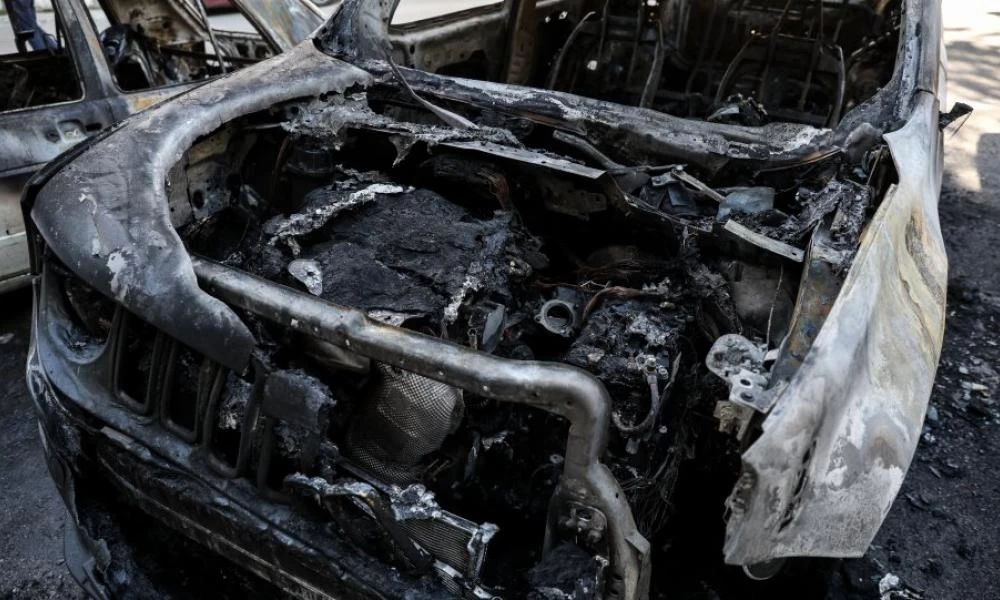 Μπαράζ εμπρησμών σε 11 αυτοκίνητα και 2 ΑΤΜ στην Αθήνα - 40 προσαγωγές